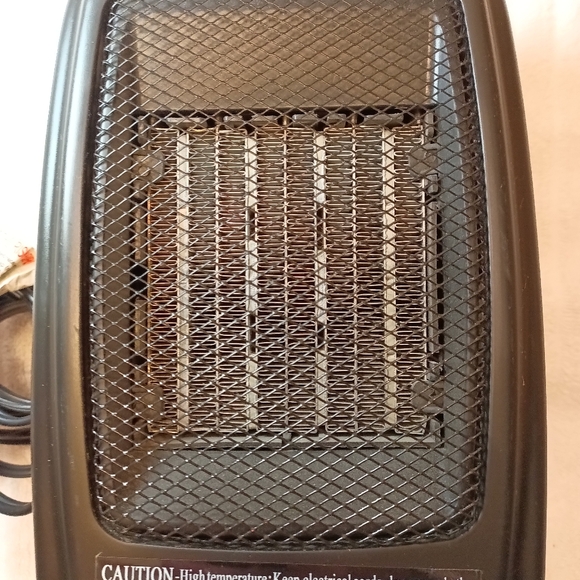 Small "Comfort Zone" electric heater. - Picture 4 of 9